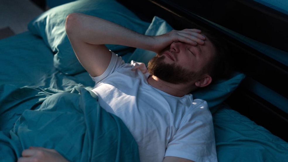 Este sintoma noturno pode indicar parkinson ou demência Este sintoma noturno pode indicar parkinson ou demência