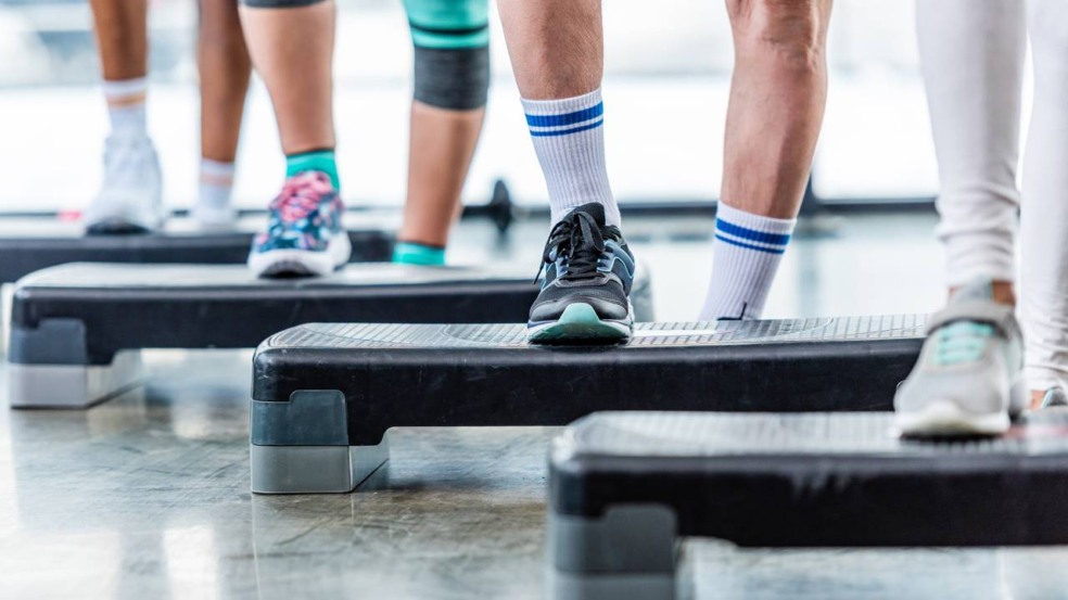4 exercícios com step para iniciantes e avançados 4 exercícios com step para iniciantes e avançados