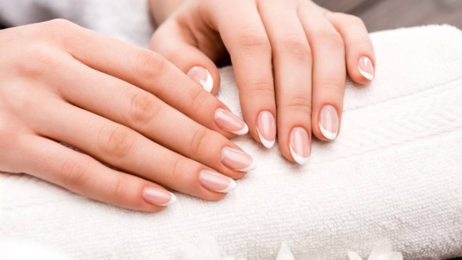 Os segredos para unhas bonitas e saudáveis sem gastar muito Os segredos para unhas bonitas e saudáveis sem gastar muito