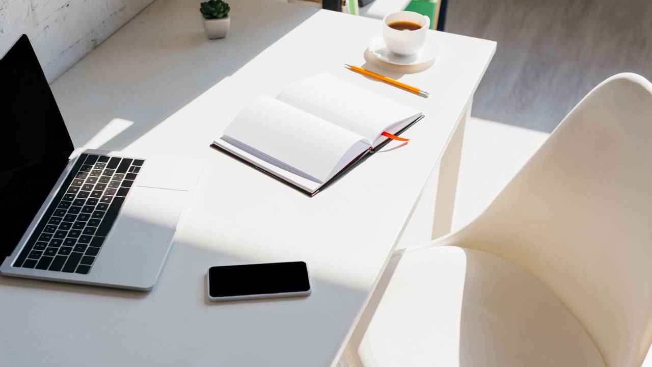 O lugar ideal da casa para ter um escritório que realmente funciona