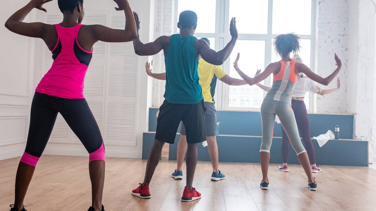 4 exercícios que utilizam dança e que você precisa experimentar