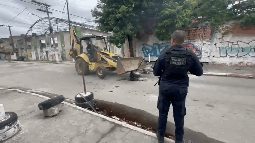 VÍDEO: Remoção de barricadas do crime chega a São Gonçalo