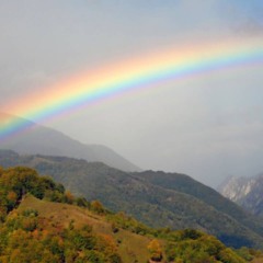 O local e o horário em que o arco-íris aparece estão diretamente relacionados ao ângulo da luz solar - Créditos: depositphotos.com / ibogdan