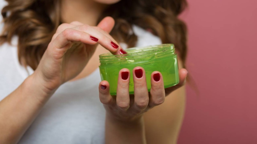 Hidratação facial com babosa que renova a pele instantaneamente