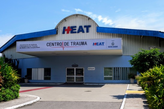 São Gonçalo: casal, criança e bebê ficam feridos após carro capotar