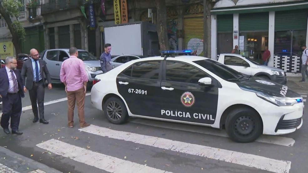 Polícia realiza operação contra falsificação de documentos de armas em Maricá Polícia realiza operação contra falsificação de documentos de armas em Maricá