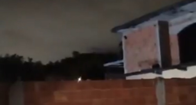 Guerra entre facções deixa homem ferido na Zona Oeste do Rio de Janeiro; veja vídeo