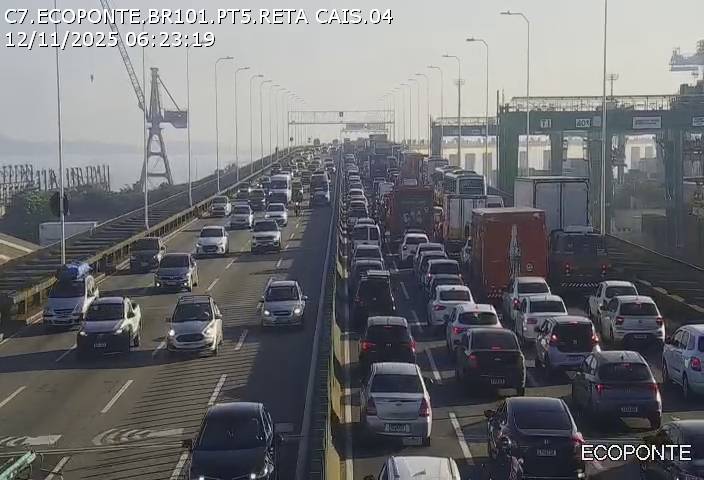 Acidente complica o trânsito na Ponte Rio-Niterói e deixa tráfego lento nesta quarta (12/11)