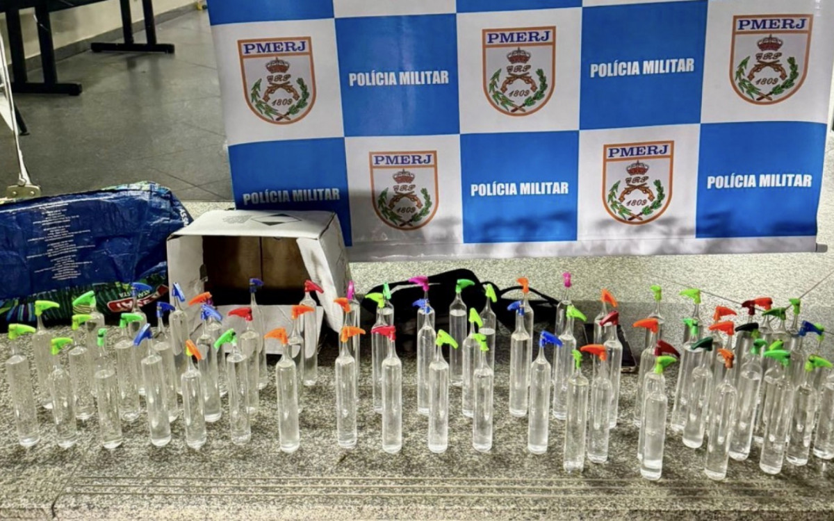 Maricá: homem é preso com 63 frascos de lança perfume em operação na RJ-106 Maricá: homem é preso com 63 frascos de lança perfume em operação na RJ-106