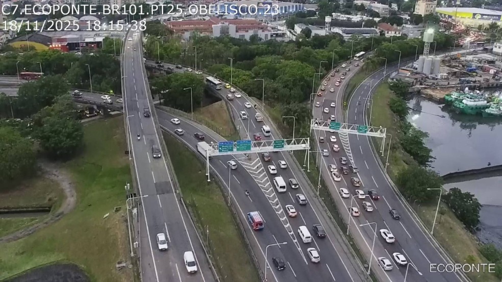 Trânsito na Ponte Rio-Niterói tem lentidão após acidente nesta quarta-feira (19/11)