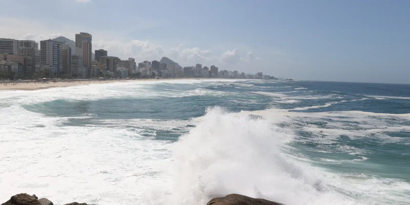 Marinha faz alerta para ondas acima do normal no Rio de Janeiro