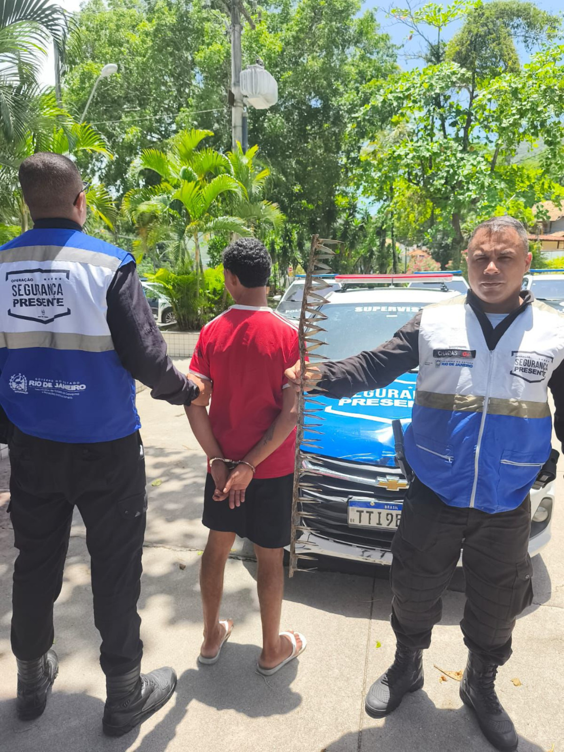 Niterói: veja a lança encontrada após perseguição a suspeitos Niterói: veja a lança encontrada após perseguição a suspeitos