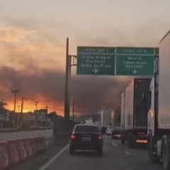 Tiroteio fecha Avenida Brasil e causa caos no Rio de Janeiro