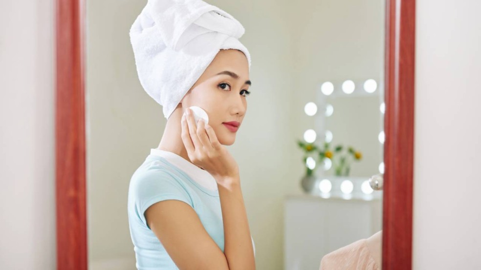 Skincare noturno rápido que deixa a pele macia e renovada Skincare noturno rápido que deixa a pele macia e renovada