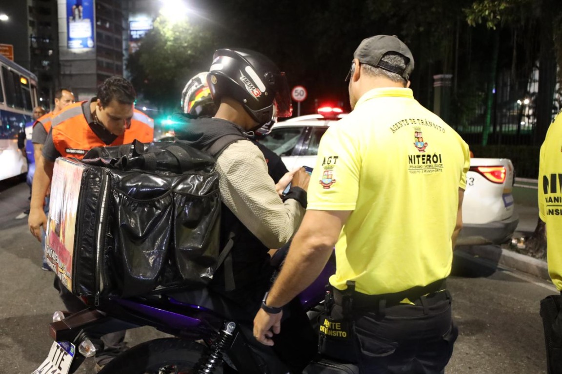 Prefeitura de Niterói realiza operação Prefeitura de Niterói realiza operação