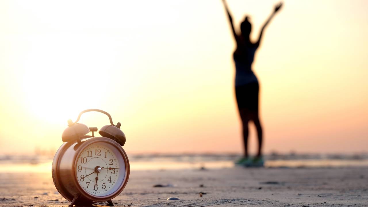 Como acordar com mais disposição ajustando apenas um detalhe da rotina