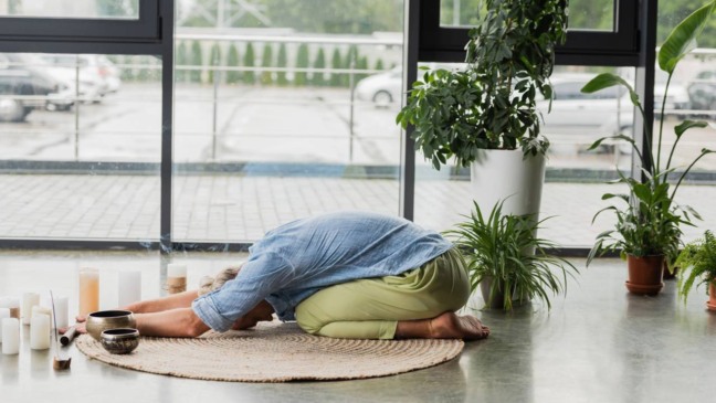 A ausência de uma rotina preventiva pode transformar pequenos incômodos em dores crônicas, afetando a qualidade de vida - Créditos: depositphotos.com / IgorVetushko