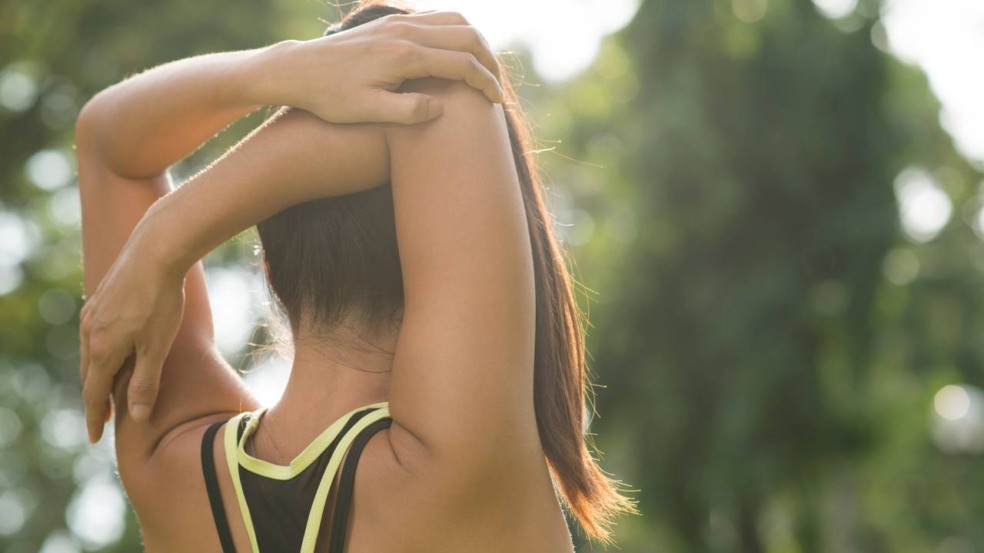 5 exercícios leves para fortalecer as articulações sem sair de casa