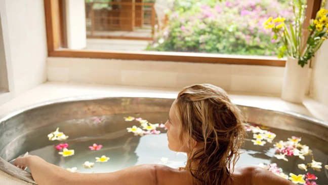 Como um banho relaxante no fim do dia mudou minha rotina para melhor