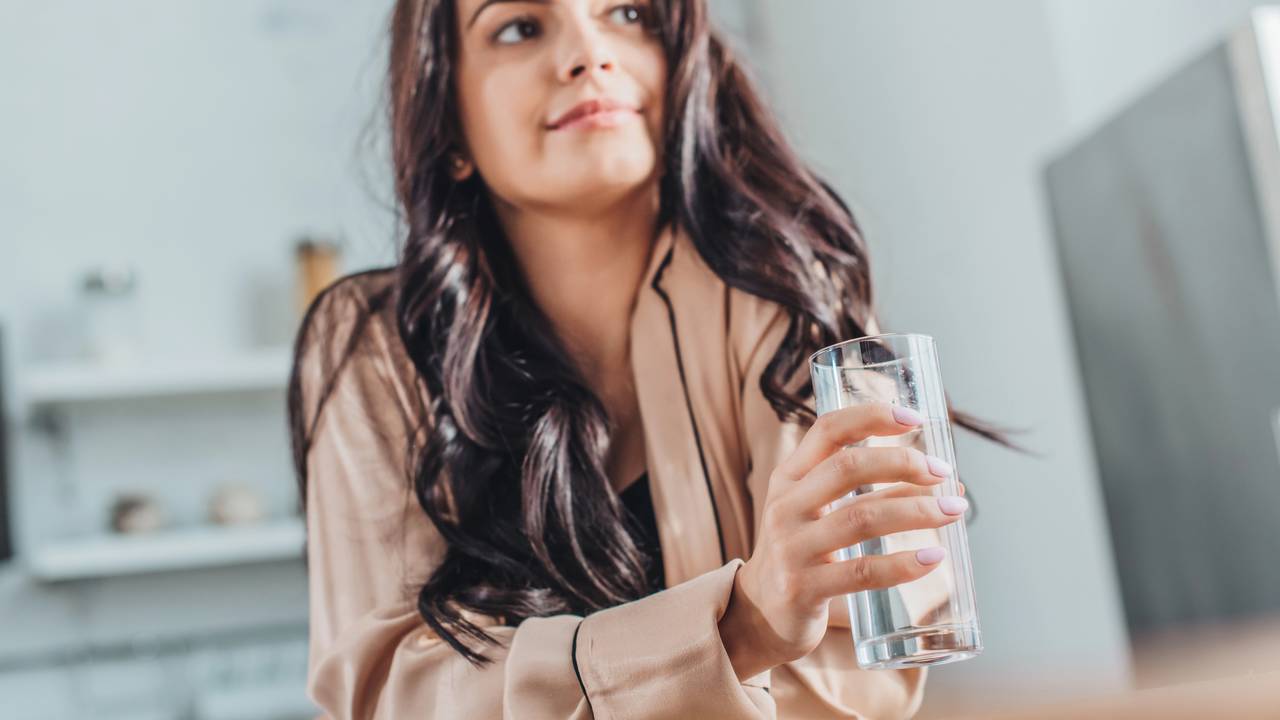 Esse simples ritual com água morna pode melhorar a circulação e o bem-estar