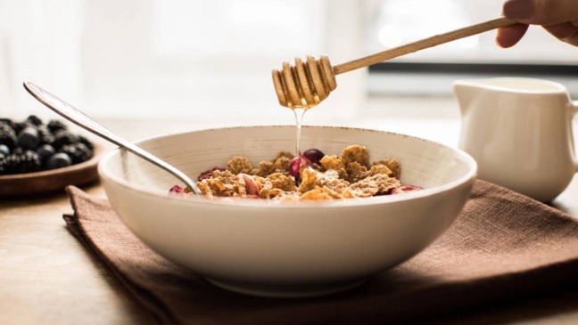 Iniciar o dia com escolhas saudáveis é essencial para o funcionamento equilibrado do organismo - Créditos: depositphotos.com / AntonMatyukha