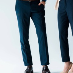 A calça de alfaiataria baratinha que está substituindo o jeans em 2025