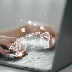Os chats em grupo contam com diversos recursos que facilitam a colaboração e o compartilhamento de informações durante as conversas - Créditos: depositphotos.com / ramirezom