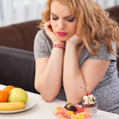 A redução dos níveis de glicose, especialmente após jejum prolongado ou ingestão insuficiente de carboidratos - Créditos: depositphotos.com / fotomircea