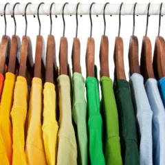 Monte looks modernos e cheios de vida usando cores vibrantes