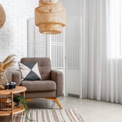Cortinas e tapetes escolhidos do jeito certo mudam toda a decoração