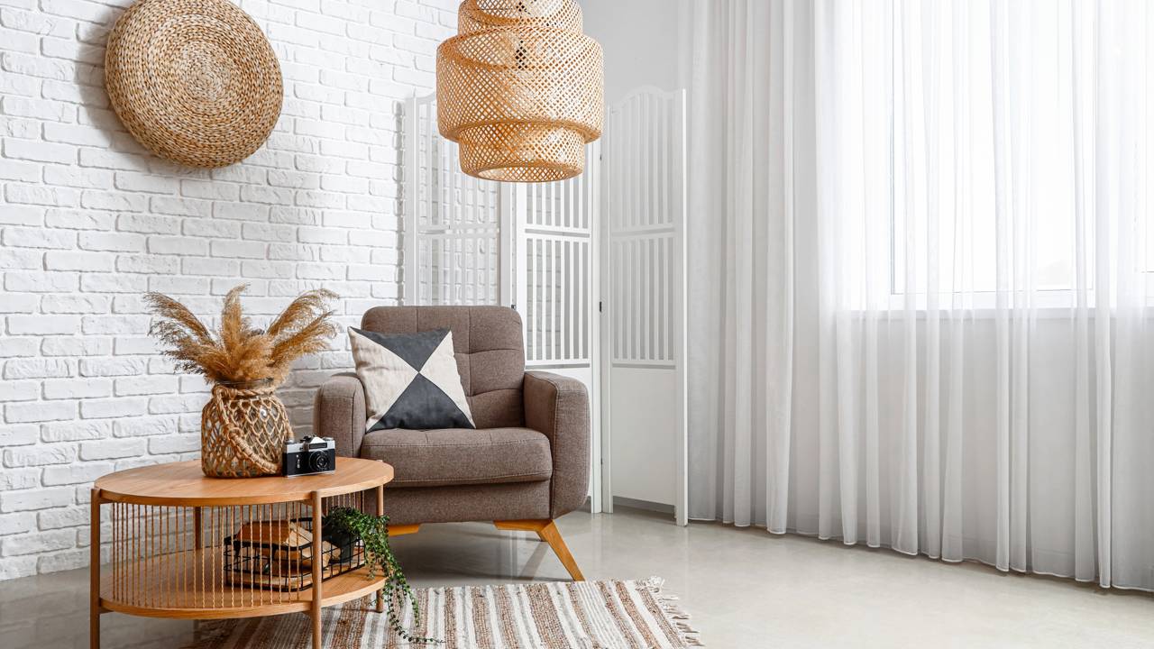 Cortinas e tapetes escolhidos do jeito certo mudam toda a decoração