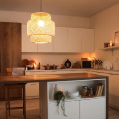 Móveis instáveis, eletrodomésticos antigos e práticas rotineiras podem favorecer barulhos na cozinha à noite - Créditos: depositphotos.com / serezniy