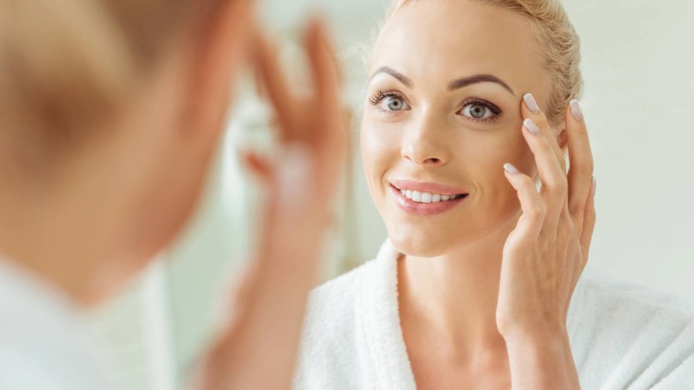 Como cuidar da pele madura com produtos acessíveis e realmente eficazes