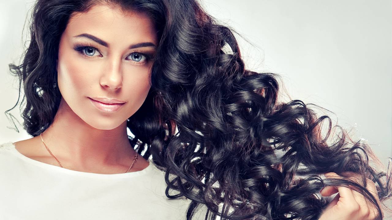 Essa mistura de 2 ingredientes deixa os fios cheios de vida e movimento