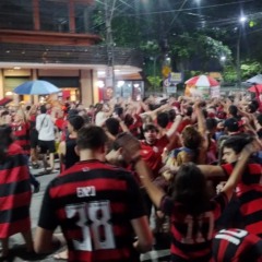 Torcedores fecharam a Rua Miguel de Frias em frente ao Chalé | Foto: Cidade de Niterói 