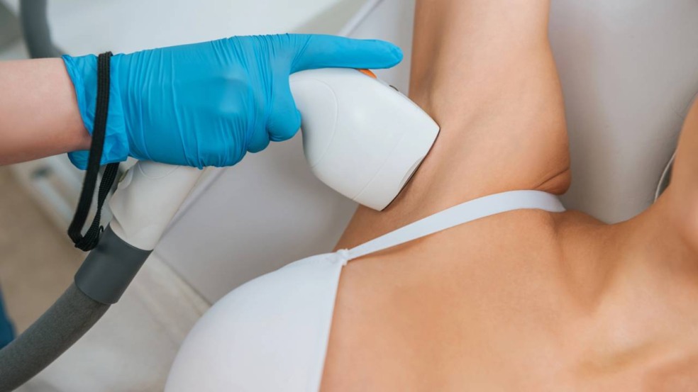 Dedicar atenção à pele antes da depilação é fundamental para evitar lesões, alergias e outros desconfortos - Créditos: depositphotos.com / AllaSerebrina