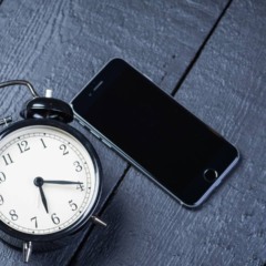 O que significa colocar vários alarmes para acordar?