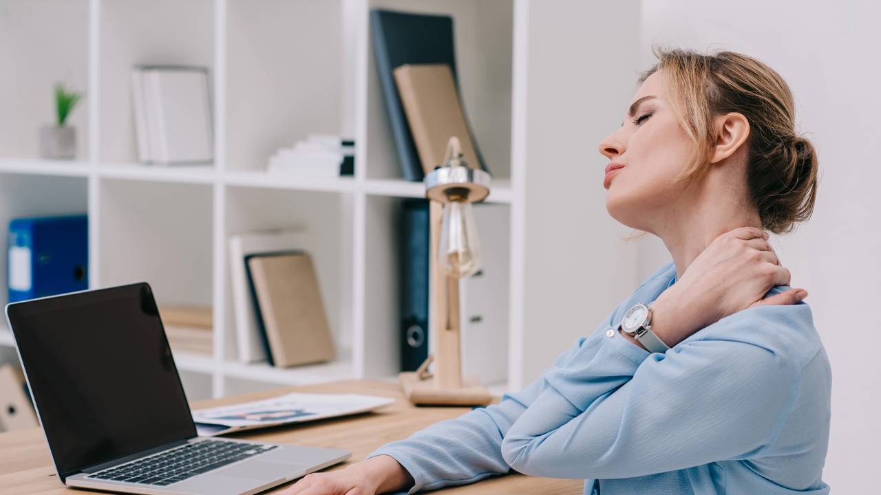 Os 4 exercícios que melhoram a postura e previnem dores no pescoço