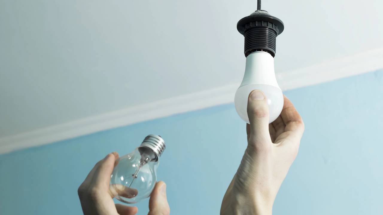 Como economizar energia ajustando pequenos hábitos diários em casa