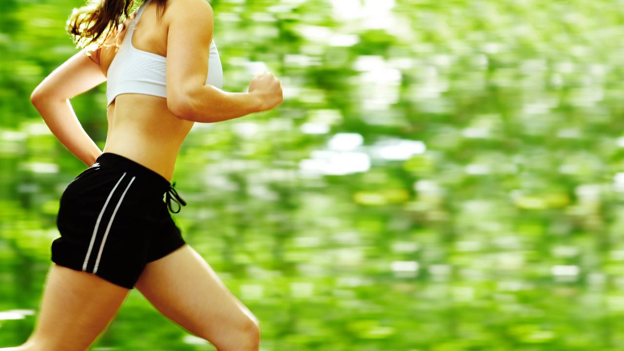 Esses 10 movimentos ativam o corpo e secam a barriga mais rápido