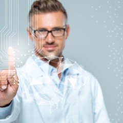 Homem tocando conceito de tecnologia - Créditos: depositphotos.com / IgorVetushko