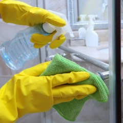 Essa combinação simples deixa o box tão limpo que parece novo de novo