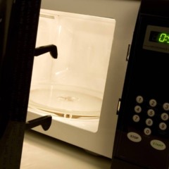 Micro-ondas - Créditos: depositphotos.com / Devon