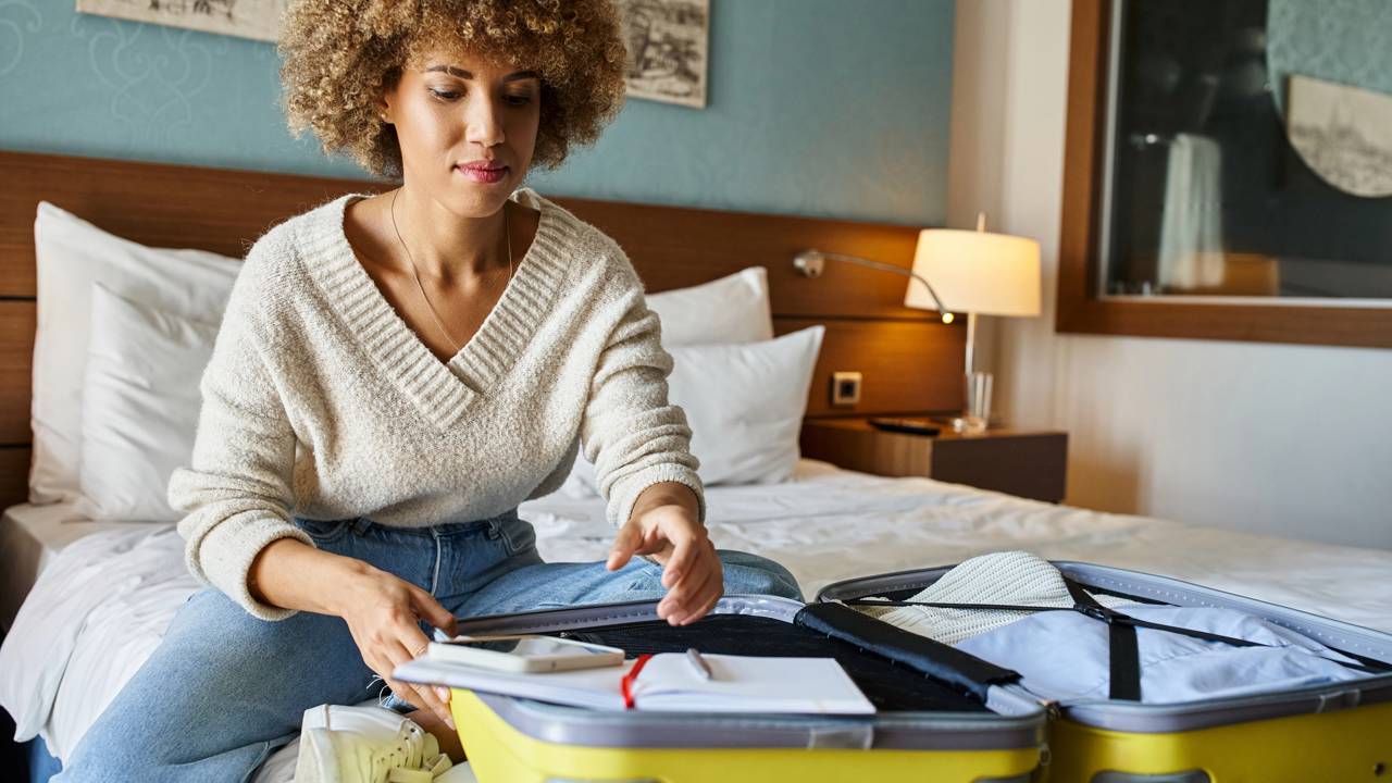 Mulheres que viajam sozinhas não podem ignorar essas dicas