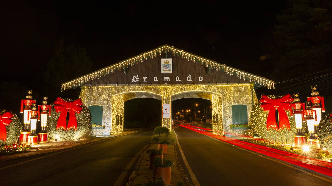 Luzes, shows e o clima natalino esperam por você em Gramado