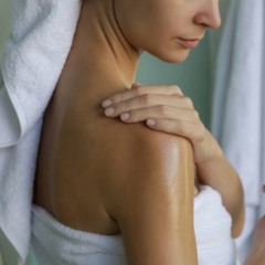 O cuidado com a pele tem ganhado cada vez mais espaço na rotina das pessoas, e os óleos vegetais - Créditos: depositphotos.com / triocean2011