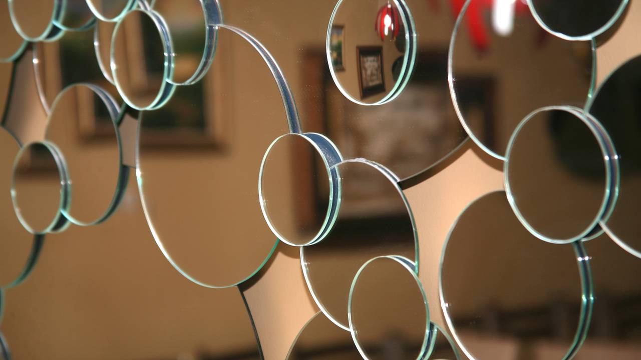 Qual é a cor do espelho? A resposta vai te surpreender