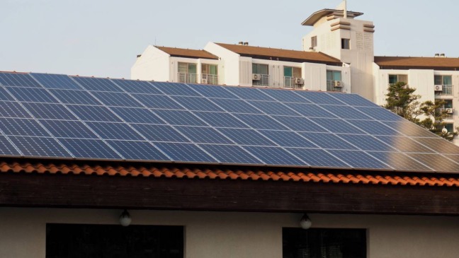 O processo de adaptação de uma bateria automotiva para uso residencial exige etapas rigorosas - Créditos: depositphotos.com / hssbb79