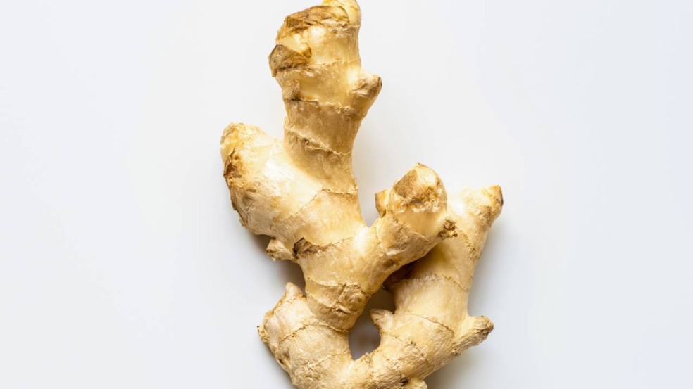 Como plantar gengibre em casa e colher raízes frescas com facilidade