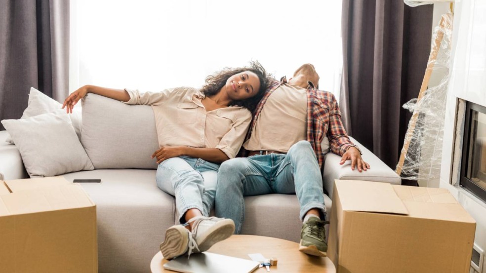 Rotina saudável em lar climatizado naturalmente, favorecendo descanso e produtividade. - Créditos: depositphotos.com / AndrewLozovyi